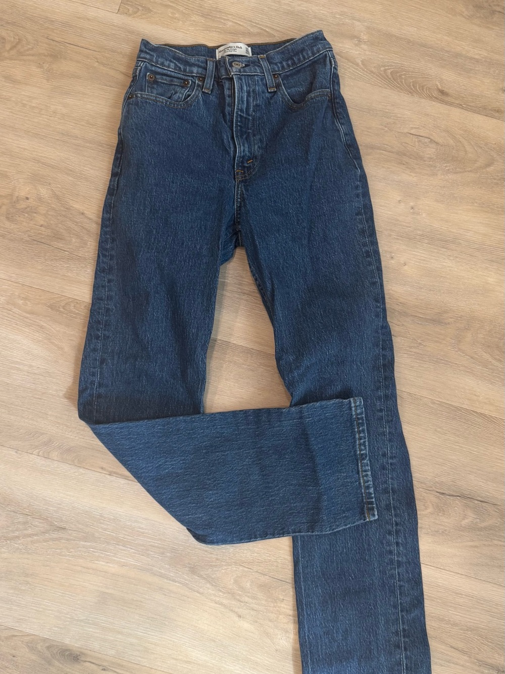 Abercrombie & Fitch 90s Women’s Straight Leg Jeans in Dark Indigo - Picture 7 of 10